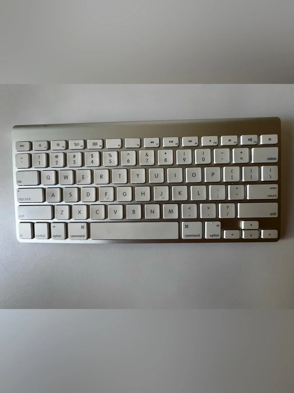 Apple A1314 Wireless Slim Bluetooth Keyboard 2009, Tested Working